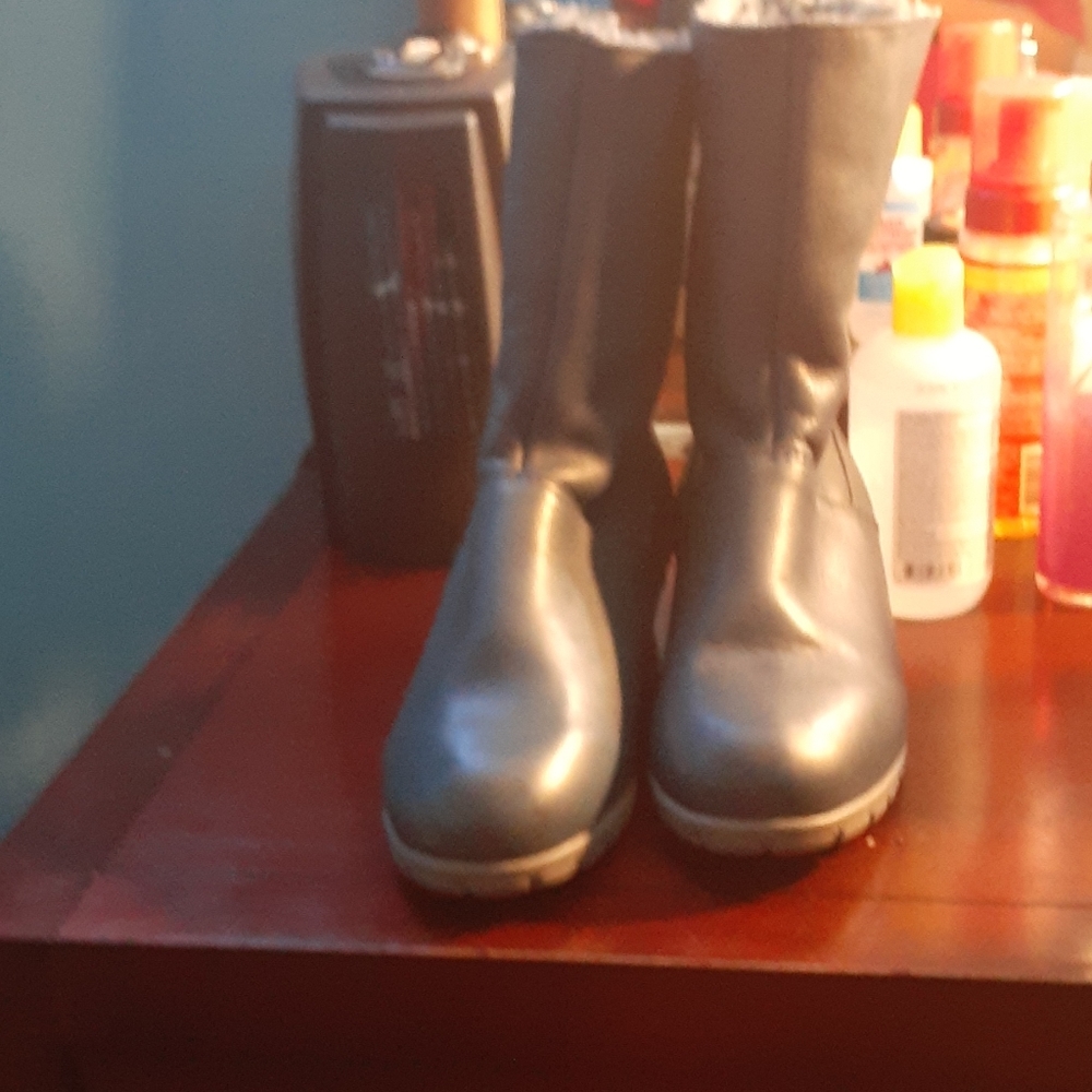 Boots - Picture 4 of 4